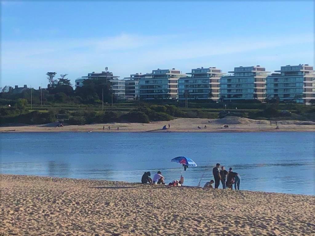 VENTA APARTAMENTO 3 DORMITORIOS EDIFICIO TIBURON