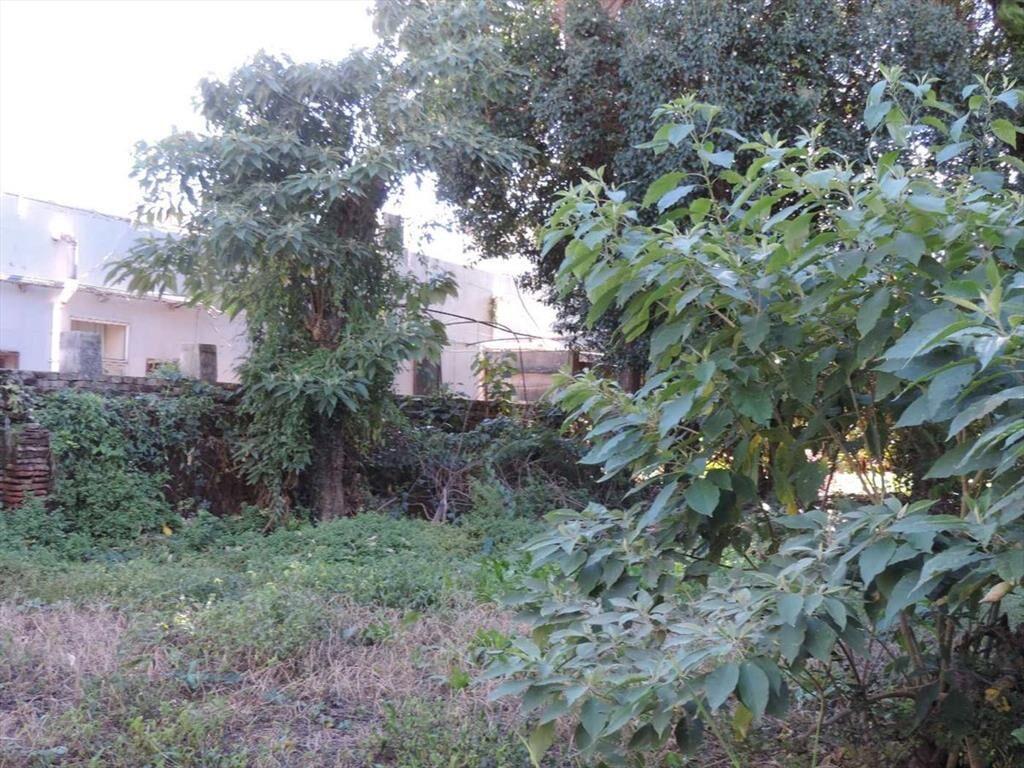 Casa céntrica gran terreno, ideal para desarrollo