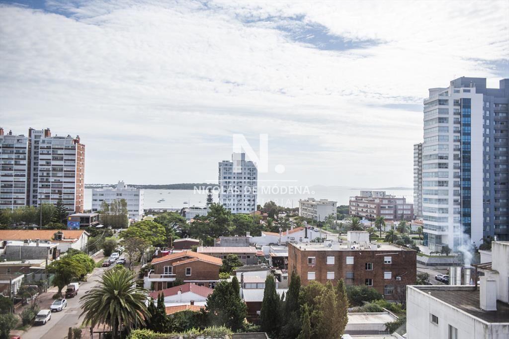 Vende apartamento de 2 dormitorios en Brava Punta del Este