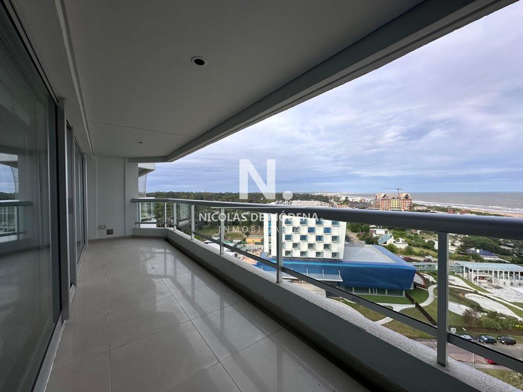 Vende apartamento en Brava, Punta del Este de 3