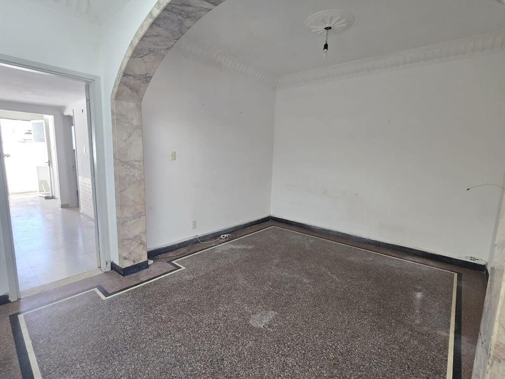 Casa de altos, muy actualizada, con amplios desahogos, para