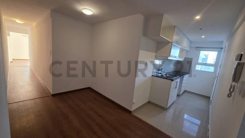 APTO en Pocitos AL FRENTE con balcon /Nuevo/Con Placards/...