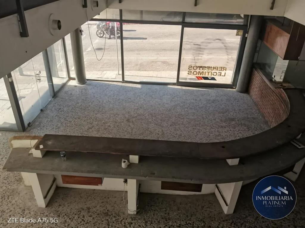 Venta Local Comercial 800 m² ubicado en el Centro, 3 niv...