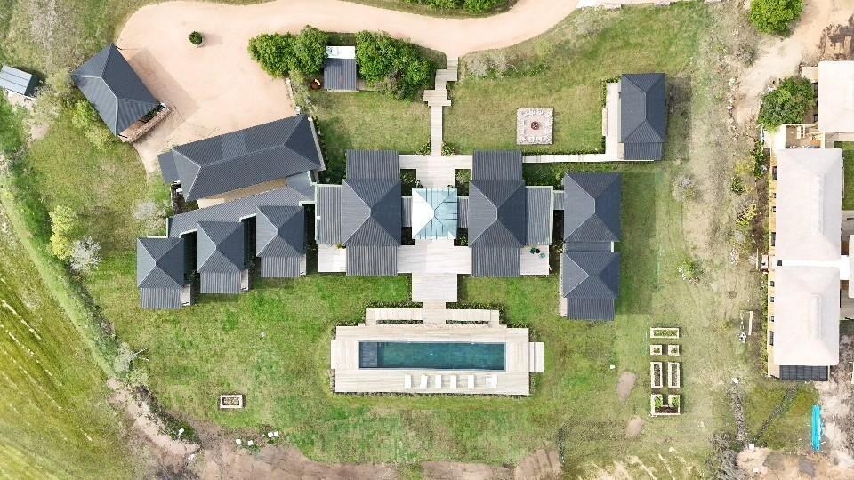 Venta y alquiler anual casa 7 dormitorios en barrio privado