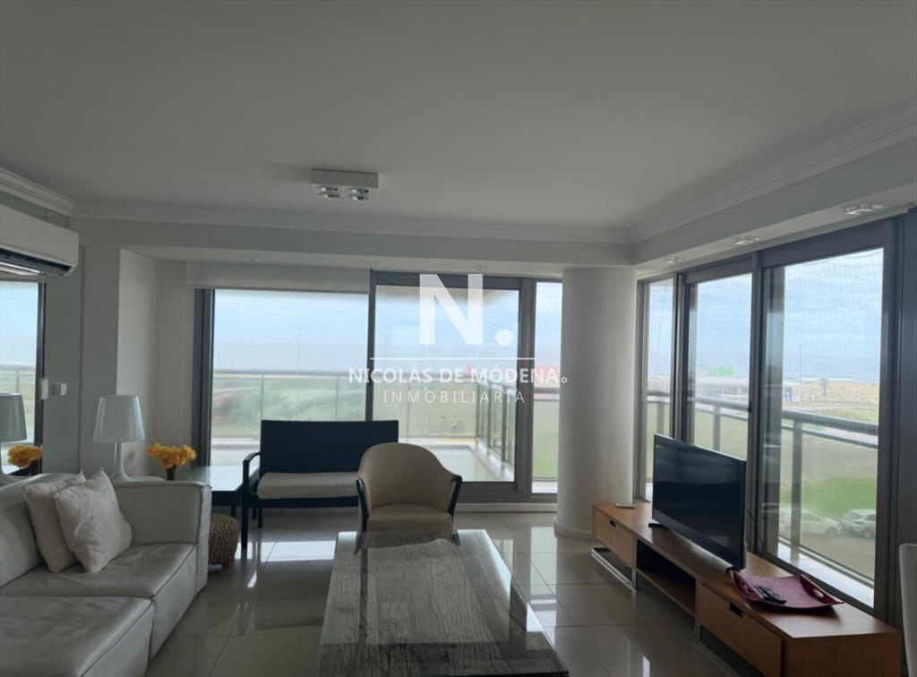 Frente al mar