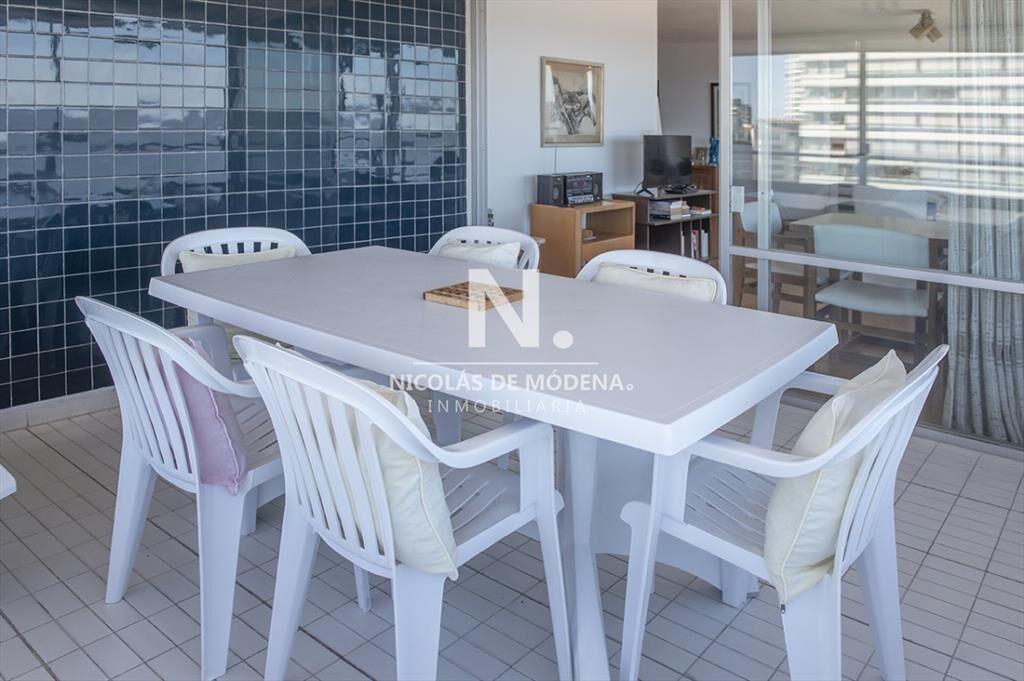 Vende apartamento de 3 dormitorios en Tiburon ,