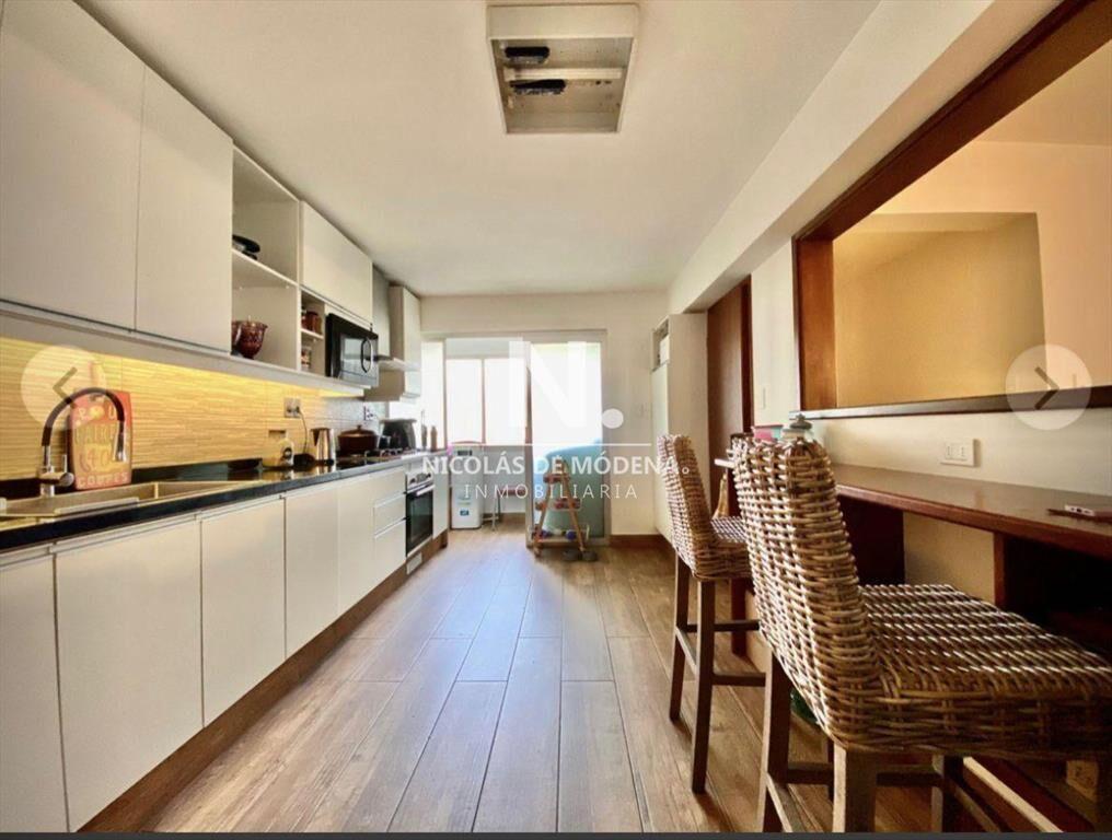 Vende apartamento 3 dormitorios en suite, en del