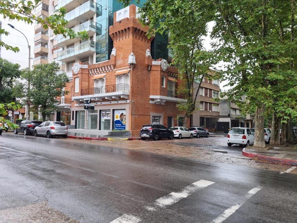 21 DE SEPTIEMBRE ESQ. WILLIMAN