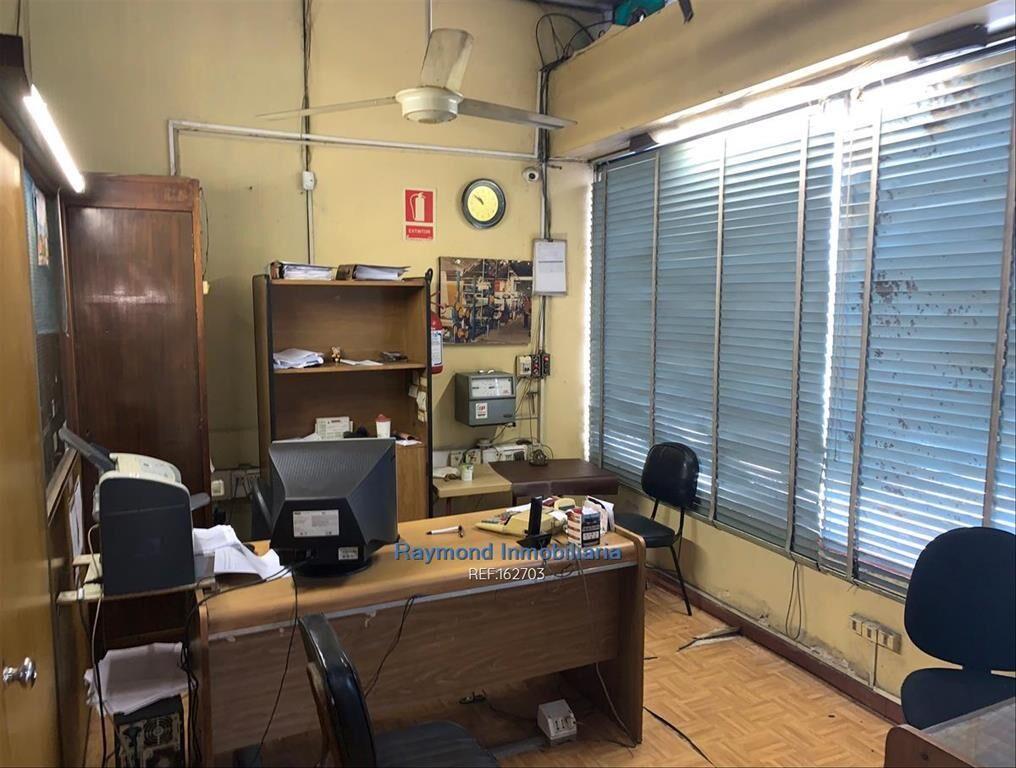 2 locales unidos y 2 casas arriba para escritorios
