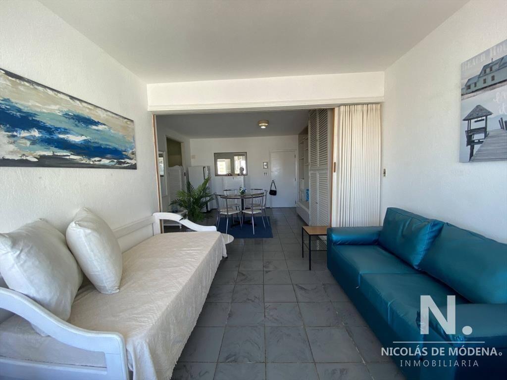 Venta piso alto en Santos Dumont 1 dormitorio