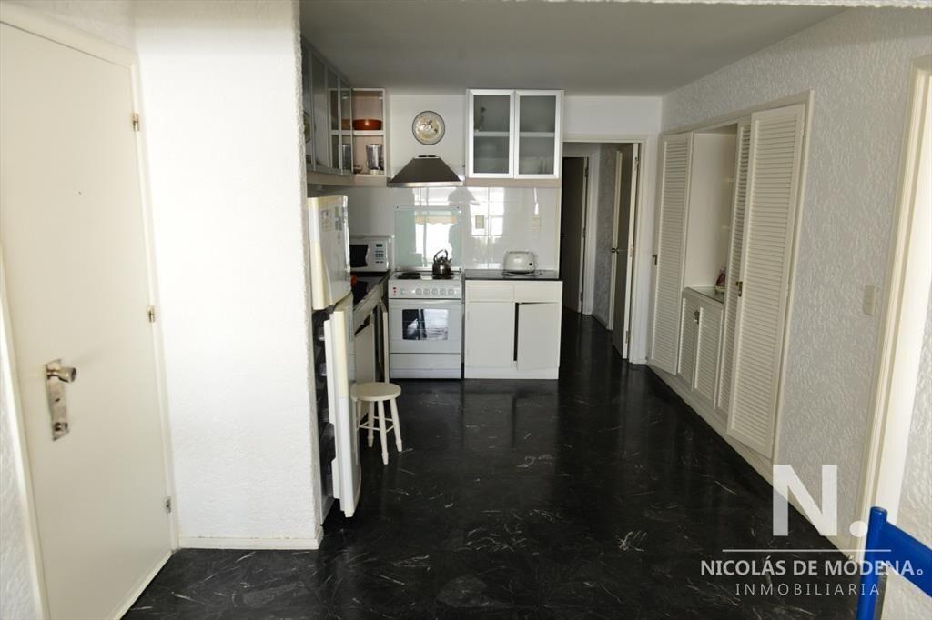Departamento en venta de 3 dormitorios en Punta Del Este
