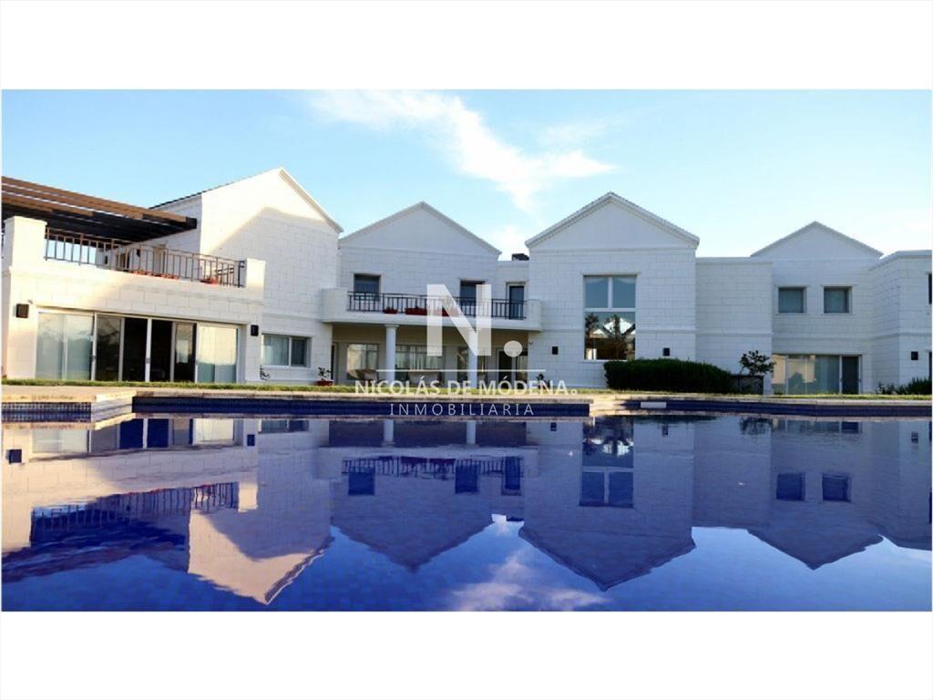 Espectacular Mansion frente al mar, Playa Mansa.