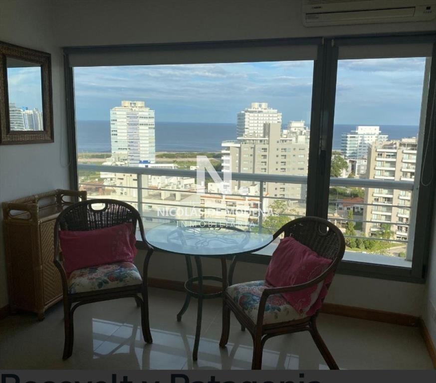 Vende en Playa Brava, Apartamento de 3 dormitorios, con vis