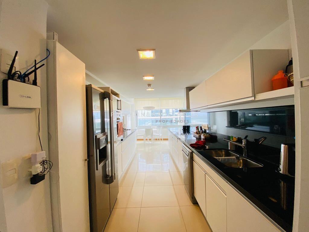 Apartamento en venta de 3 dormitorios en Tiburón