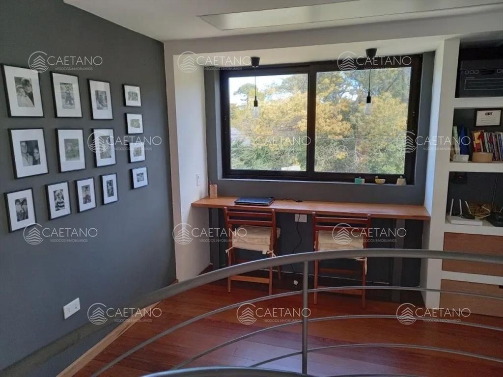Moderna casa de dos plantas en San Rafael