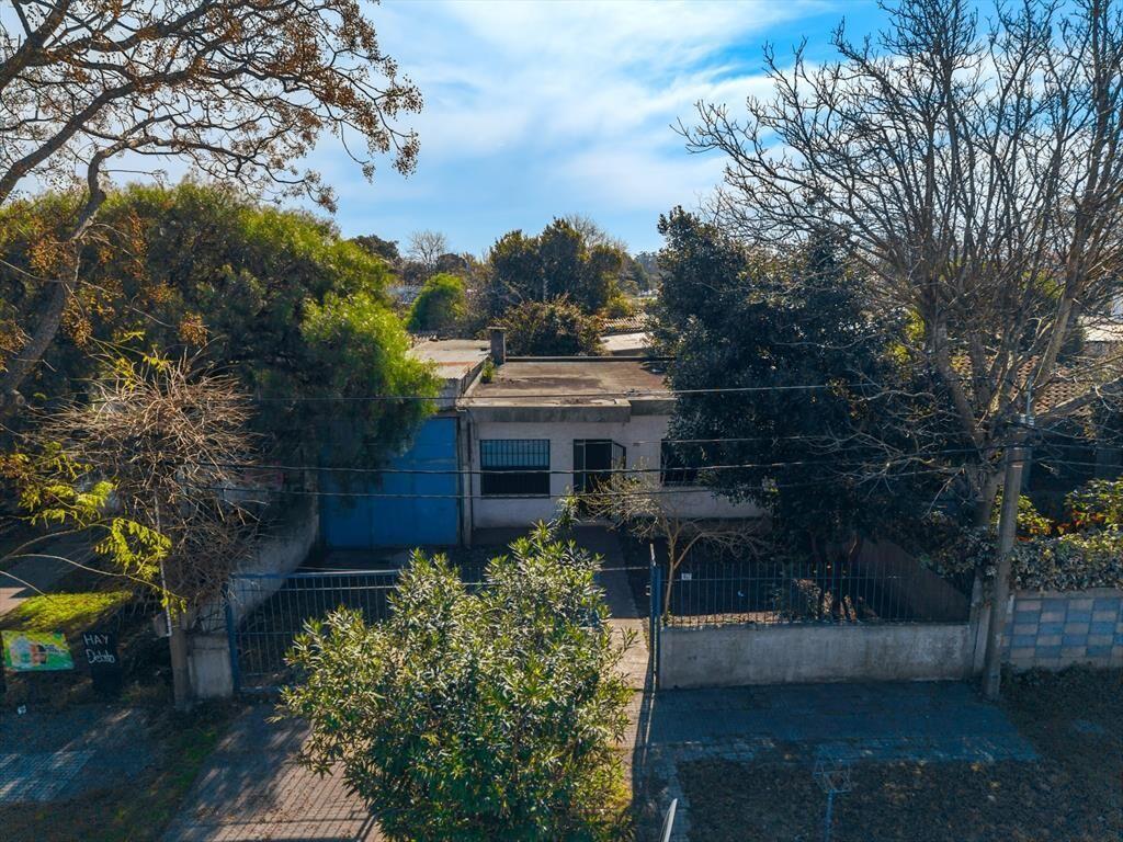 Casa en venta c/ cochera en Colón