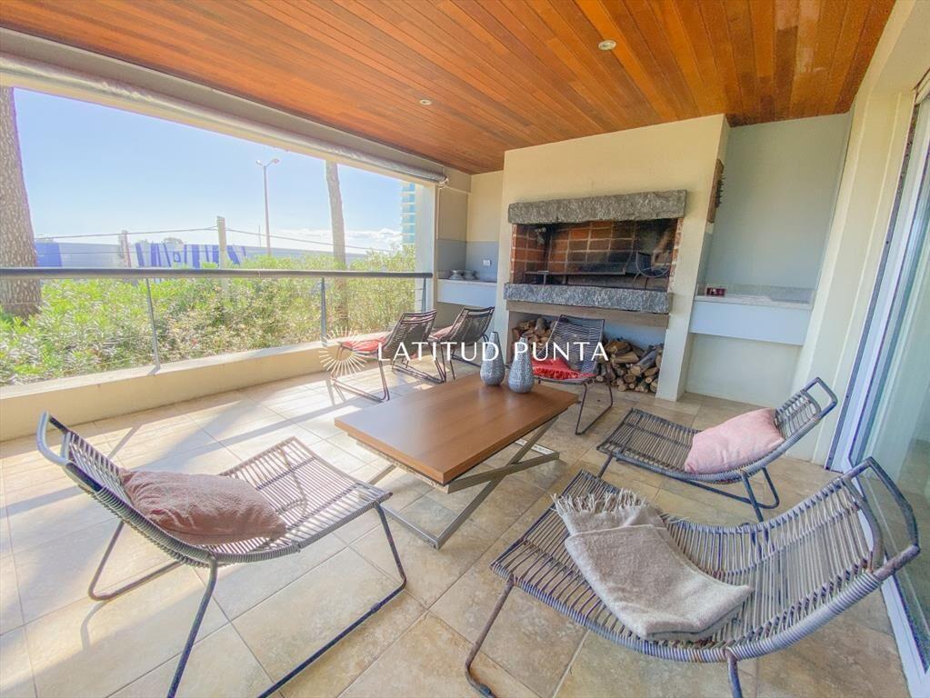 Apartamento en Mansa, 4 dormitorios, estufa a y