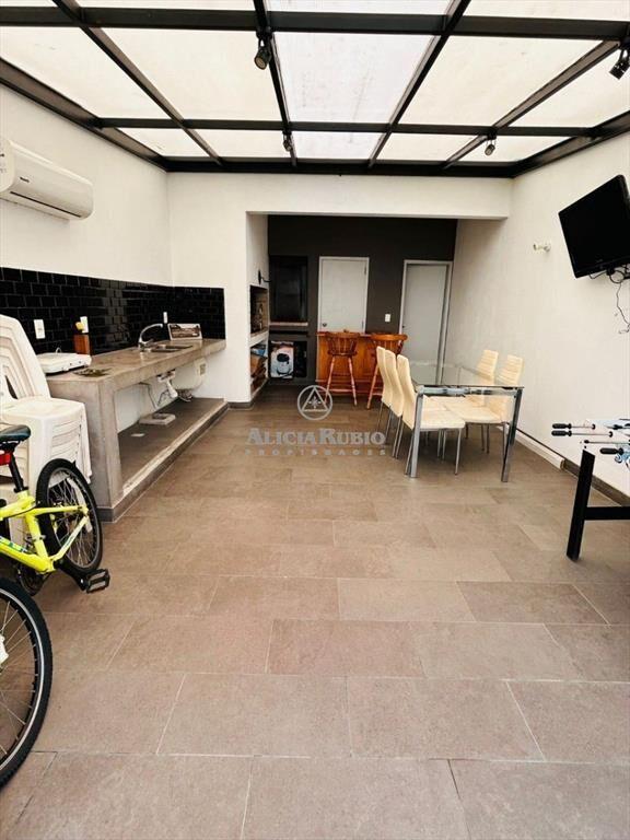 CASA EN VENTA 4 DORMITORIOS CON FONDO Y BARBACOA. COCHER...