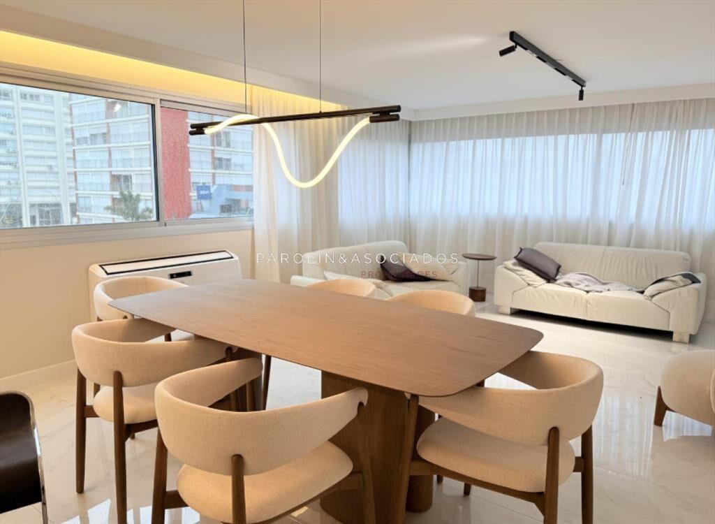 Apartamento en venta de 3 dormitorios en edificio