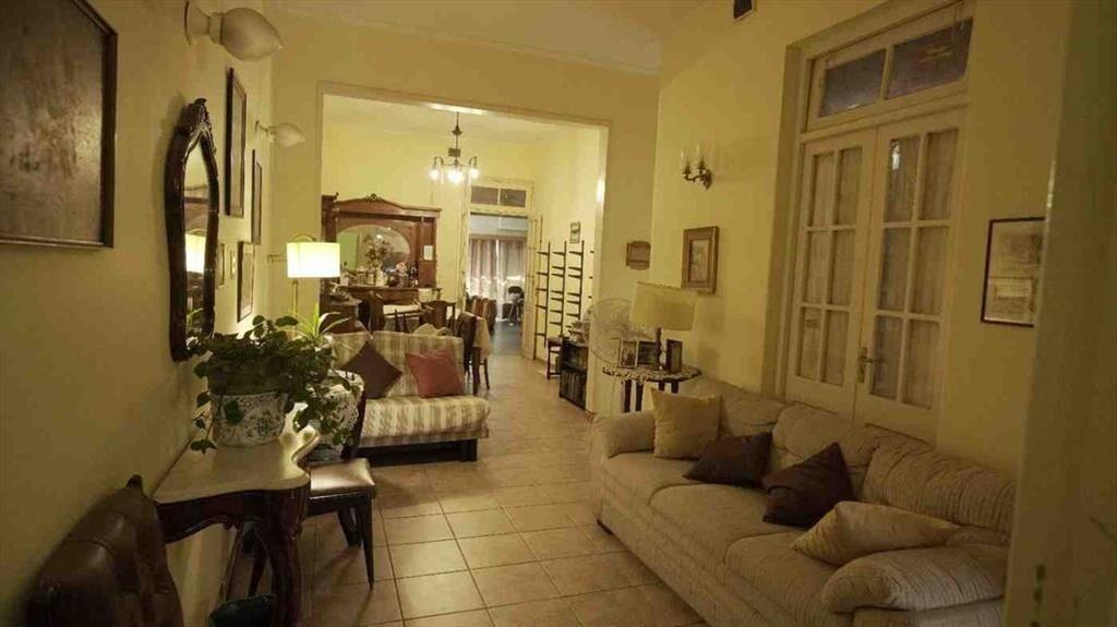 MUY BUENA CASA EN PLENO CENTRO DE SALTO