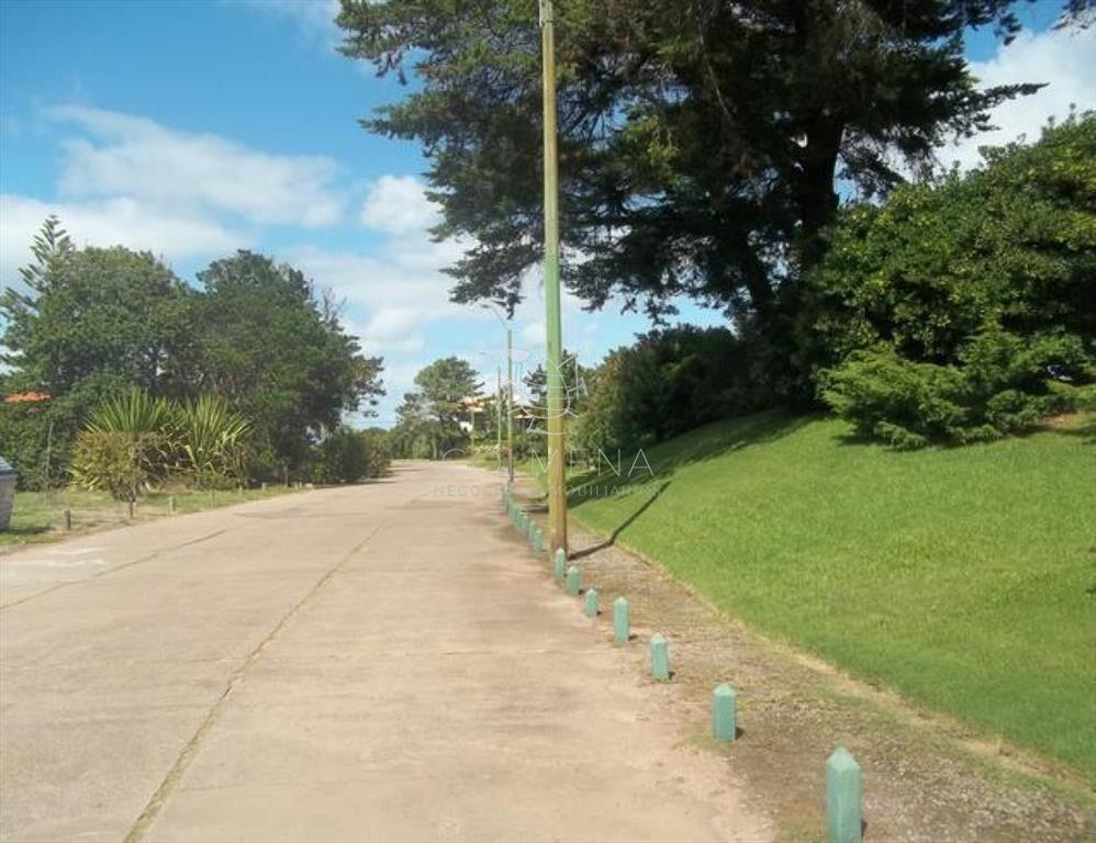 Exelente terreno en solanas, zona recidencial,