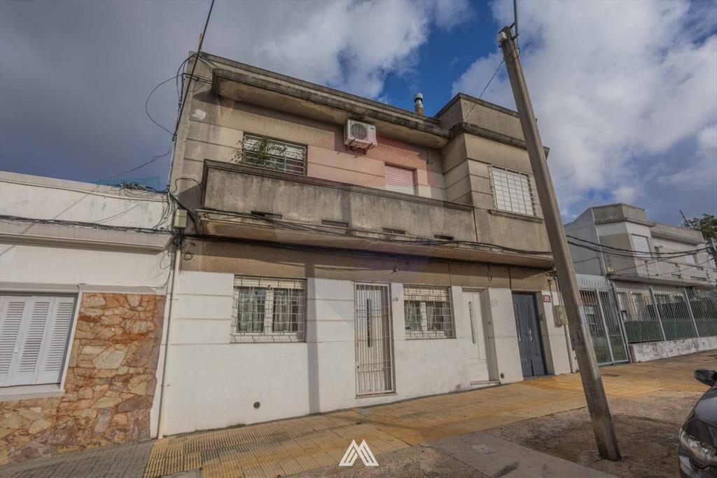 VENTA APTO 2 DORMITORIOS Y PATIO BUCEO CON RENTA