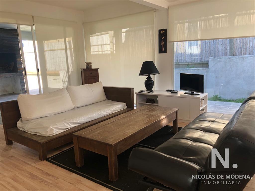 Casa estilo minimalista en Altos de Punta Piedras