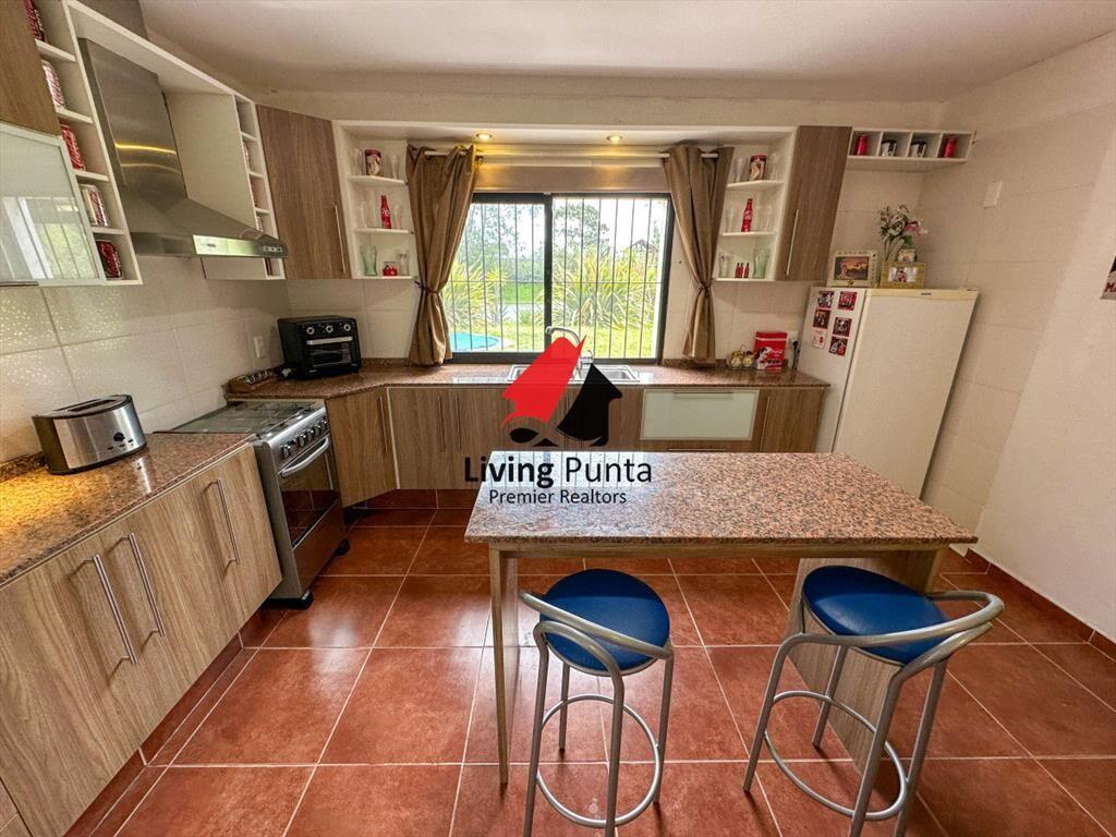 Hermosa casa en barrio Residencial de Punta del Este a paso