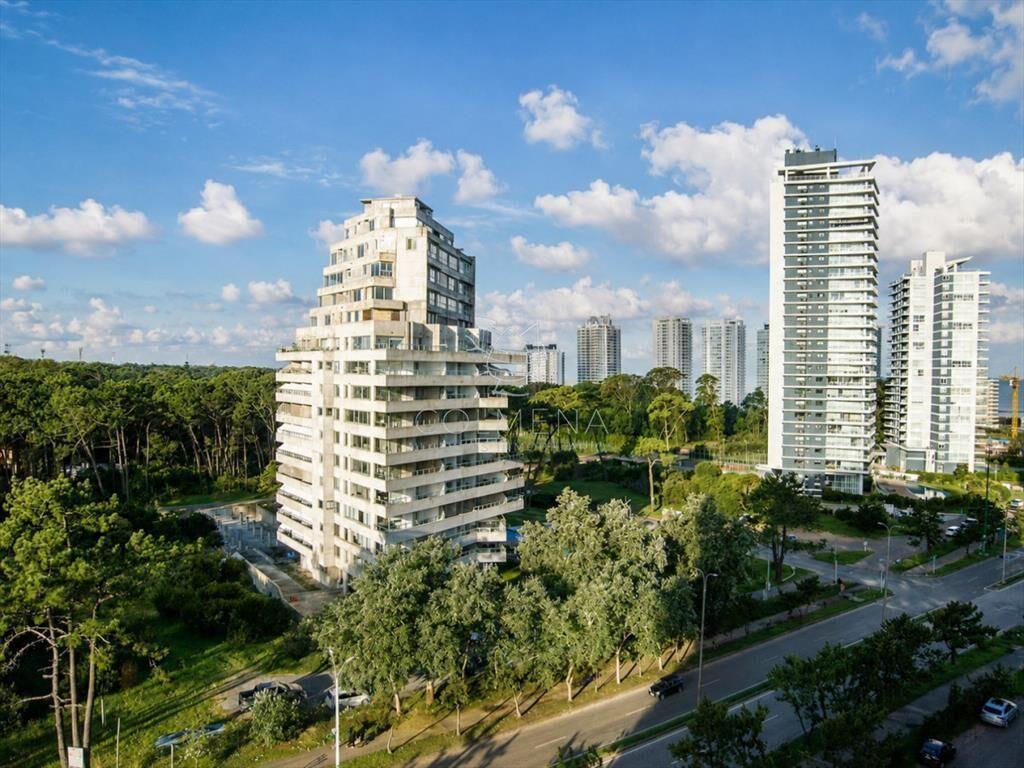 Alquila apartamento de 3 dormitorios en Punta del