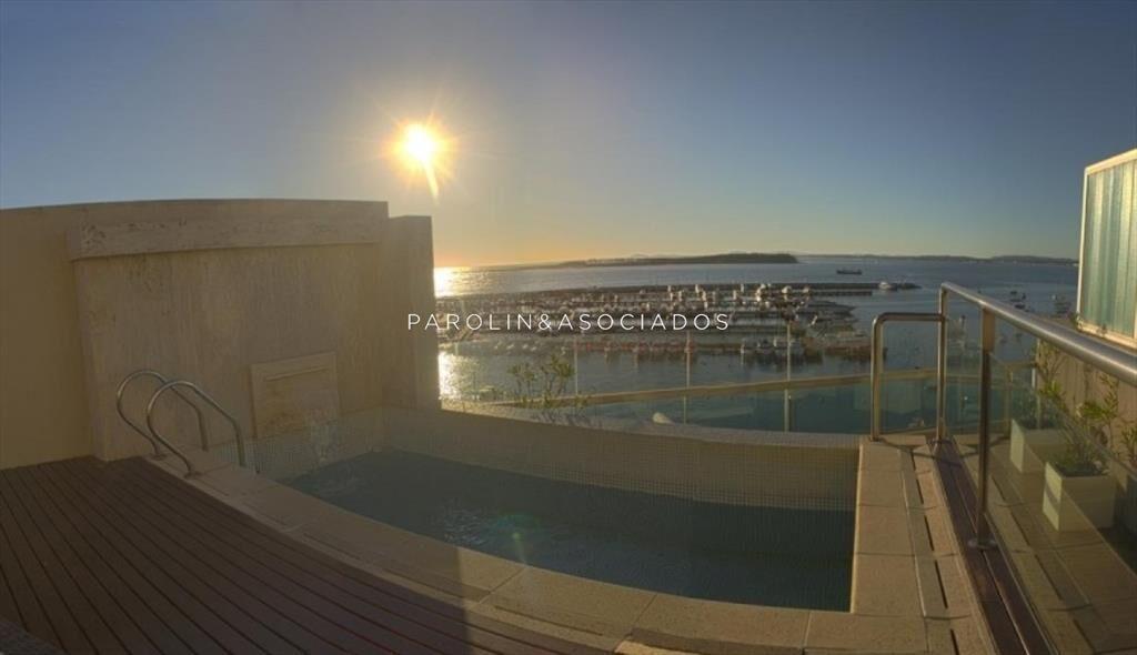 Penthouse de 4 dormitorios en venta en edificio