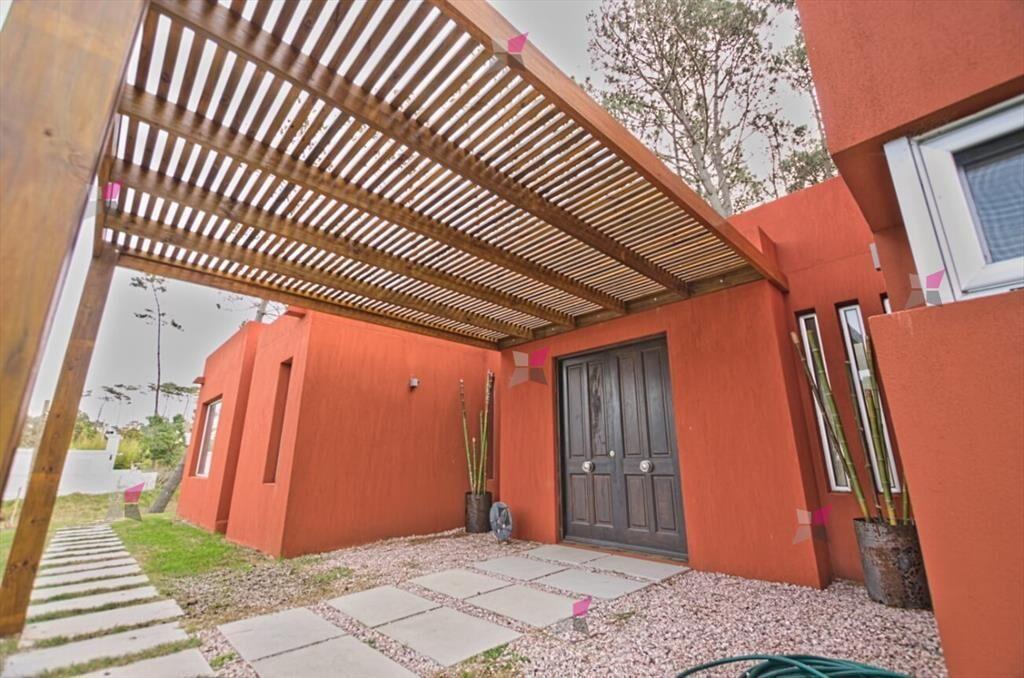 Moderna casa en Montoya