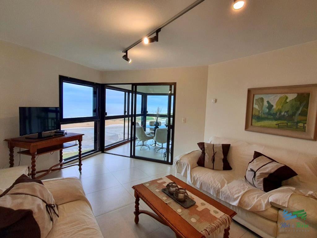 En venta apartamento 3 dormitorios, vista al mar, primera l