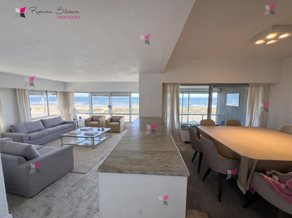 Apartamento en Punta del Este frente a la Brava