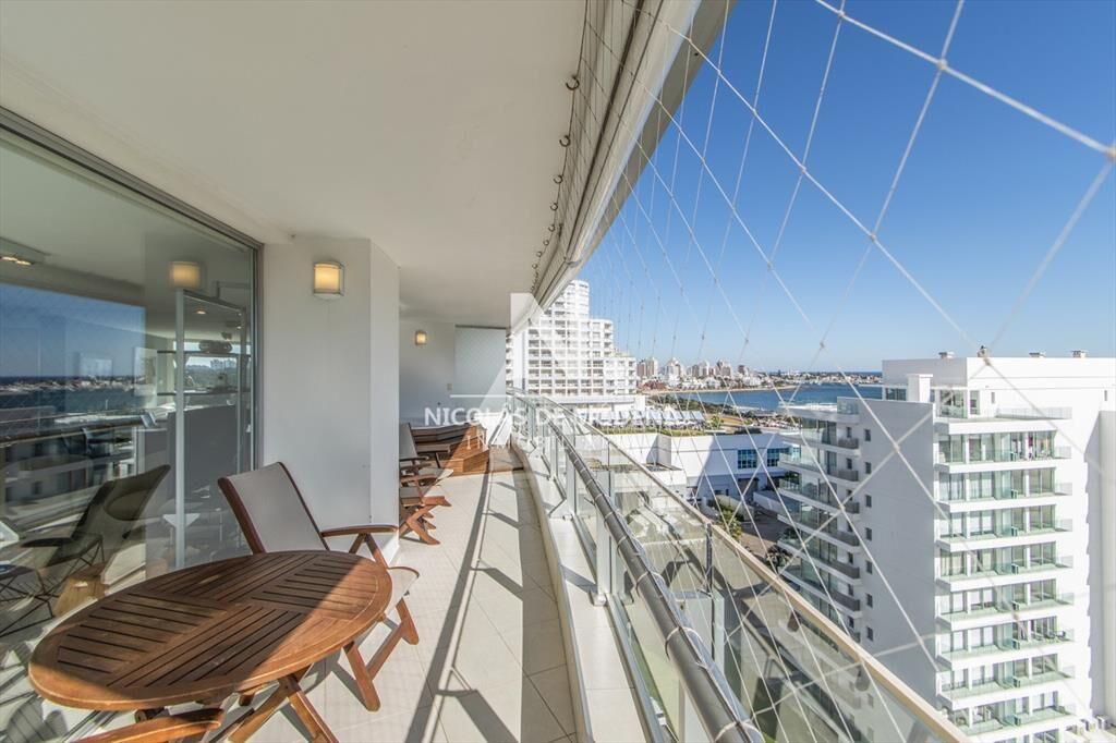 En venta departamento con balcon y 3 dormitorios