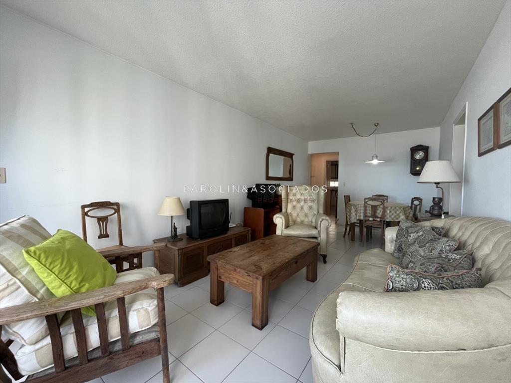 con piscina,garage y serv de mucama,vista total