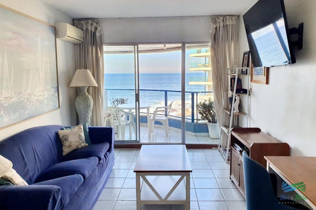 APARTAMENTO FRENTE AL MAR, EN VENTA. CON TERRAZA PRIVADA, E