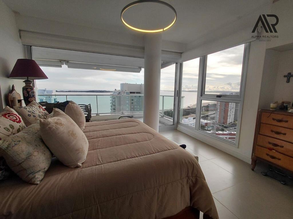 Apartamento en venta c/ cochera en Playa Mansa