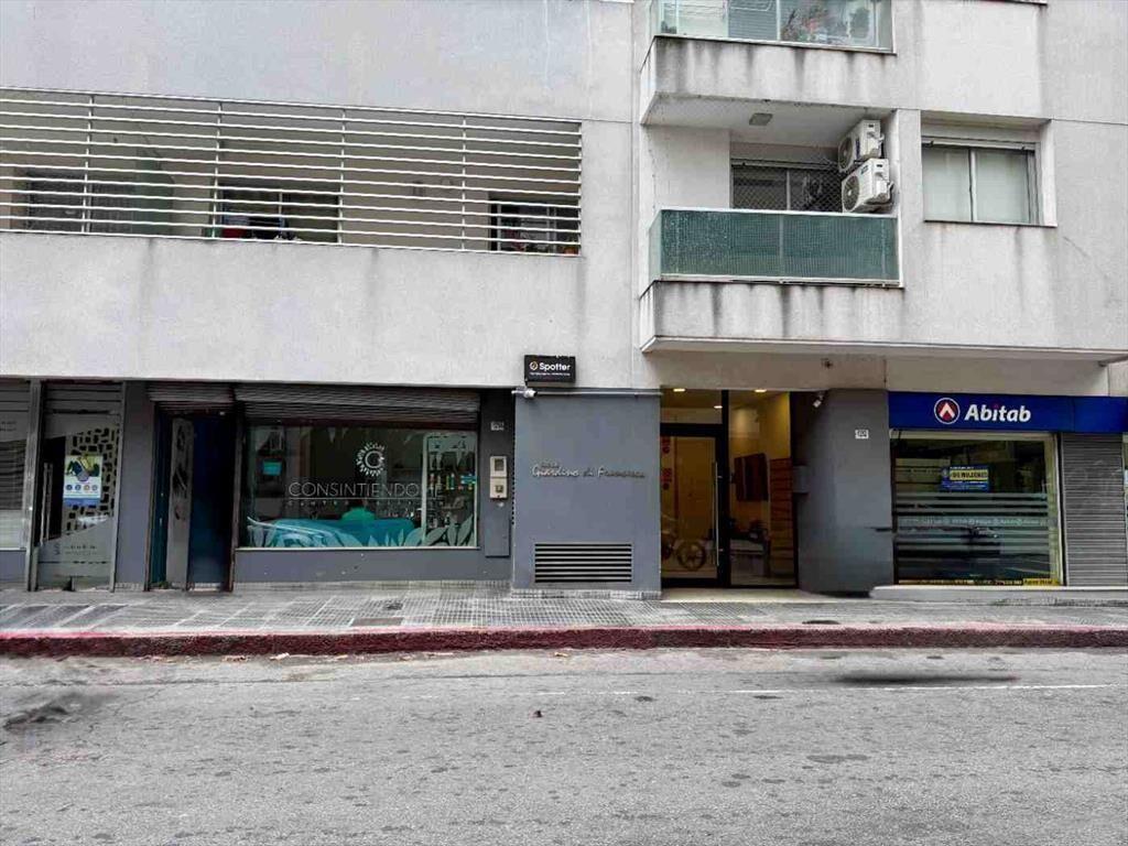 Venta local comercial con renta en Cordón
