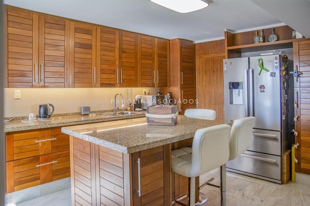 Apartamento en venta de 3 dormitorios en Center,