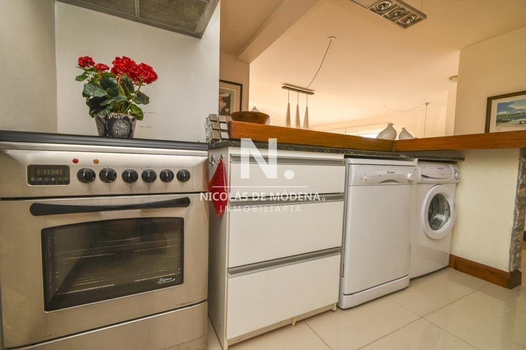 Espectacular Apartamento de Tres Dormitorios al -