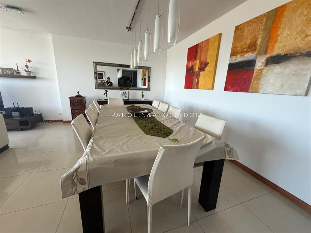 Penthouse en Venta de 3 Dormitorios en Edificio