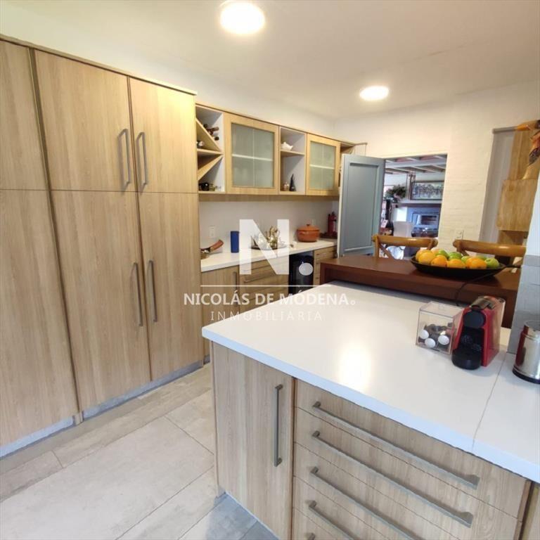 Hermosa casa de  2 niveles, con amplios espacios