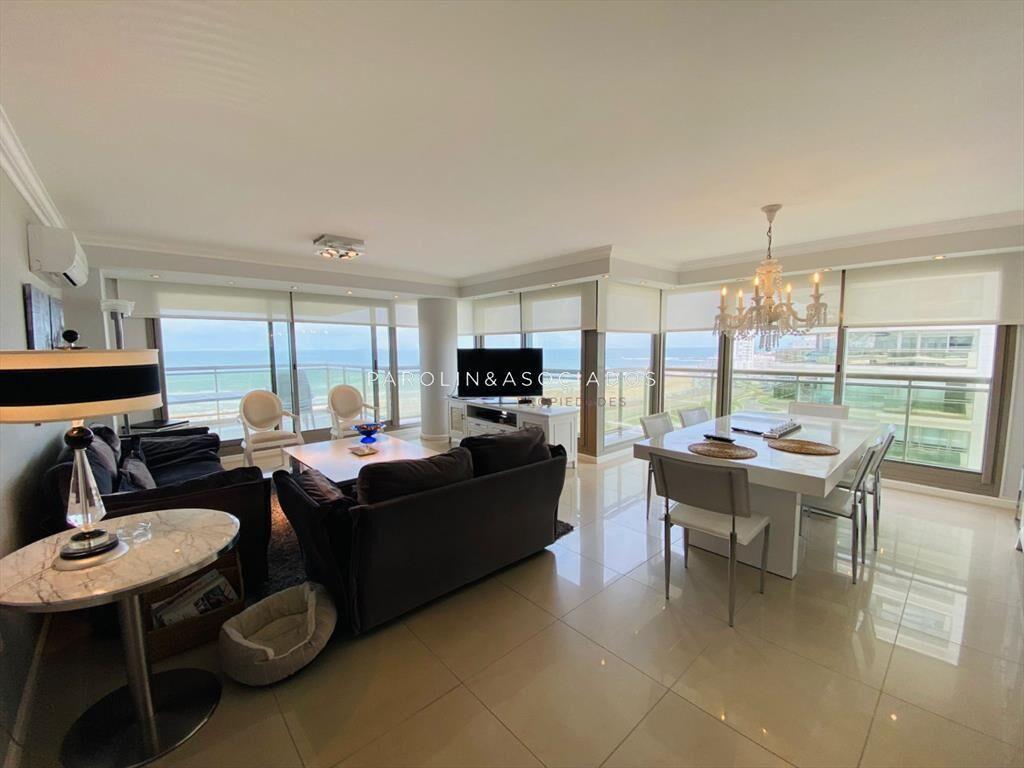 Apartamento en venta de 4 dormitorios en Torre