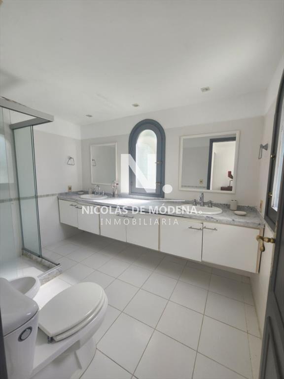 Casa de Cinco Dormitorios en Suite - Punta del