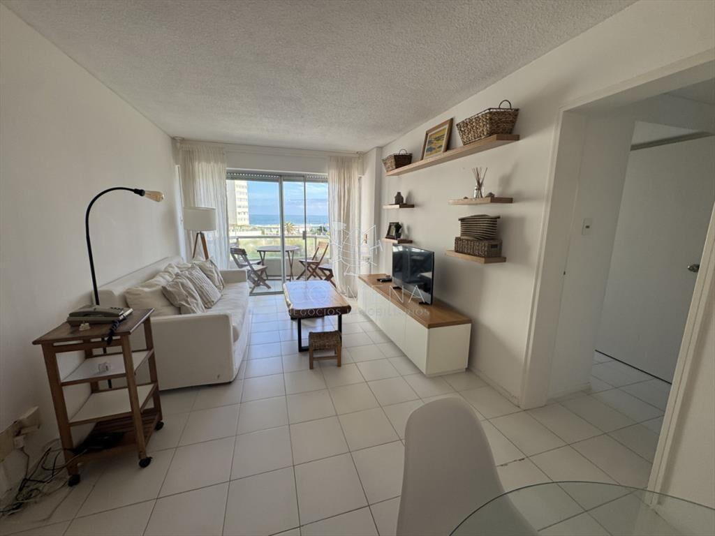 Apartamento en venta con vista directa al mar