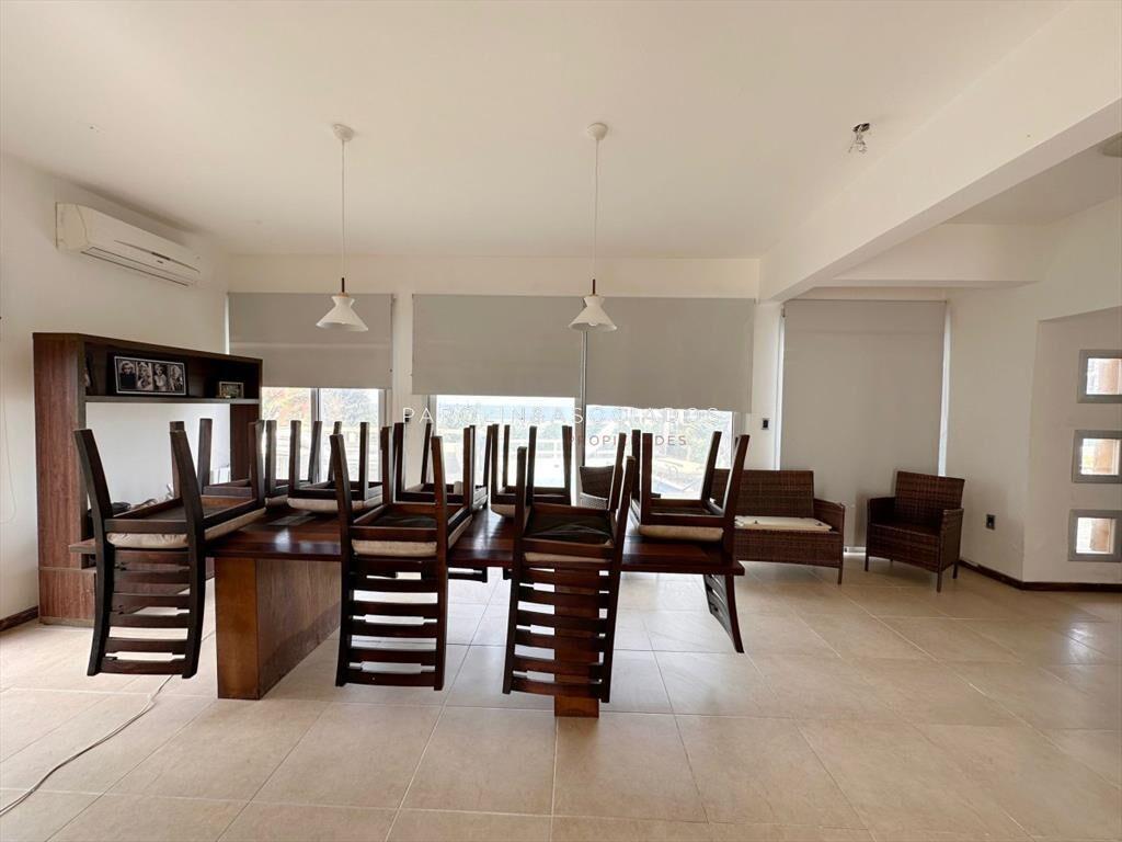 Excelente casa en venta de 5 dormitorios en Punta