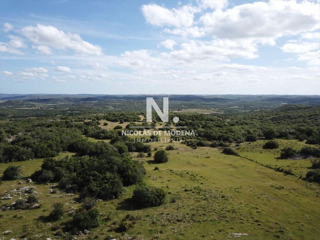 Vende Campo en Lavalleja de 1075 con casa y de