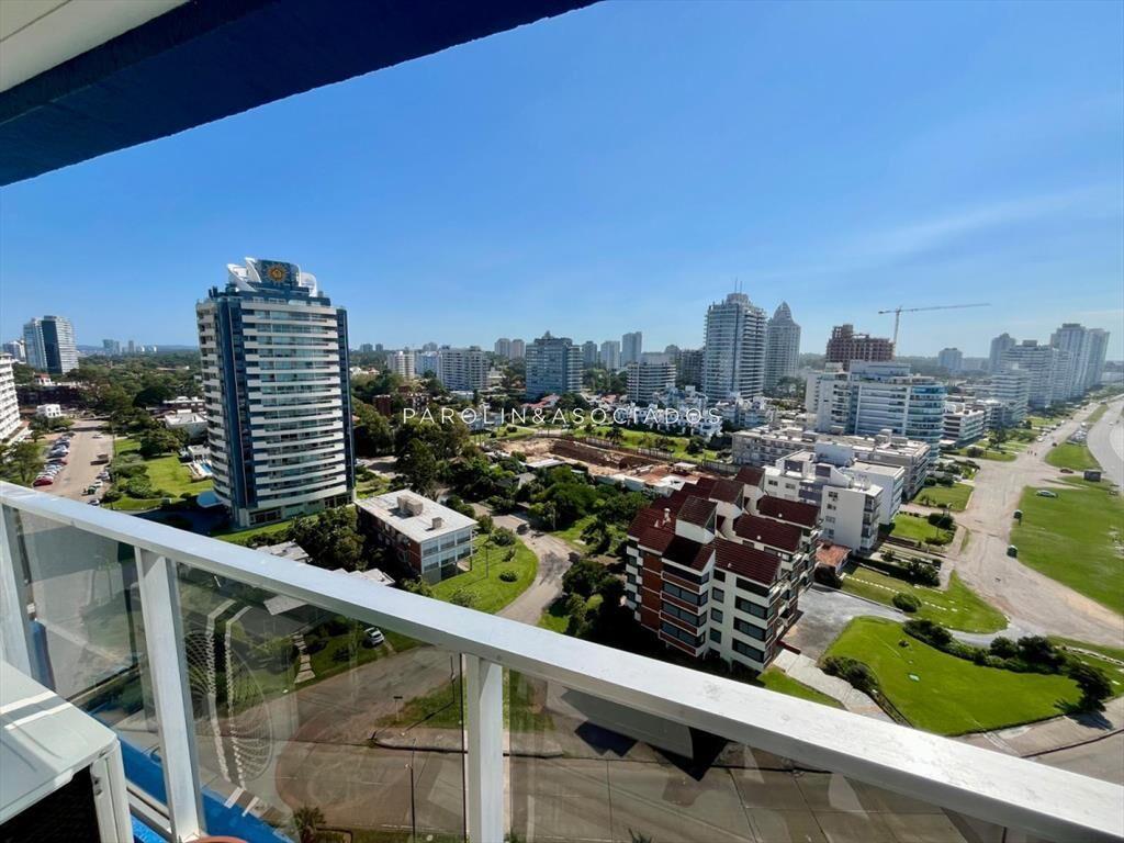 Apartamento en venta de 3 dormitorios en Punta