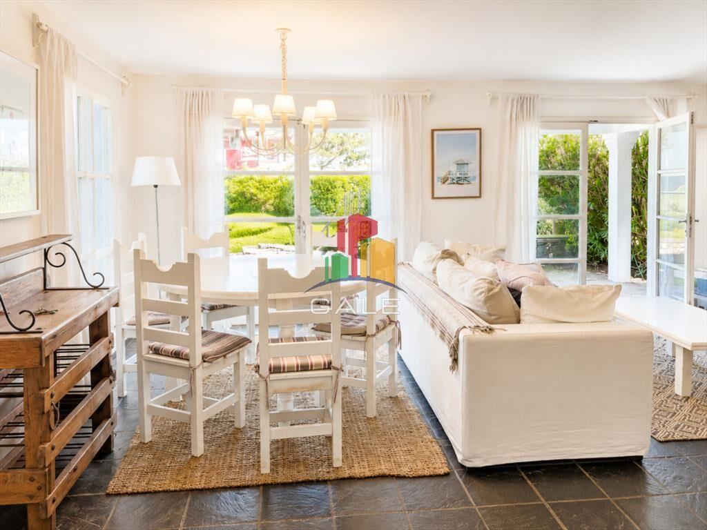 Excelente Casa de 4 Dormitorios con Piscina y Parrillero en