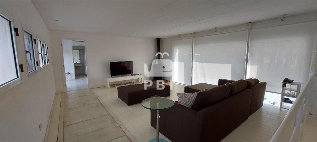 Casa 5 DORMITORIOS en Barrio privado - Ref :